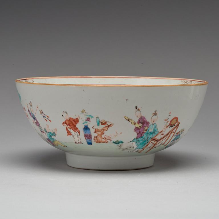 A famille rose punch bowl, Qing dynasty, Qianlong (1736-95).