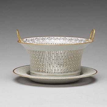 A grisaille chesnut basket with stand, Qing dynasty, late Qianlong (1736-95).