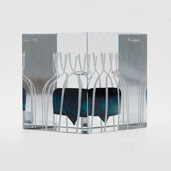 ÅRSKUB, glas, signerad Oiva Toikka, Nuutajärvi 1990, numrerad 963/2000.
