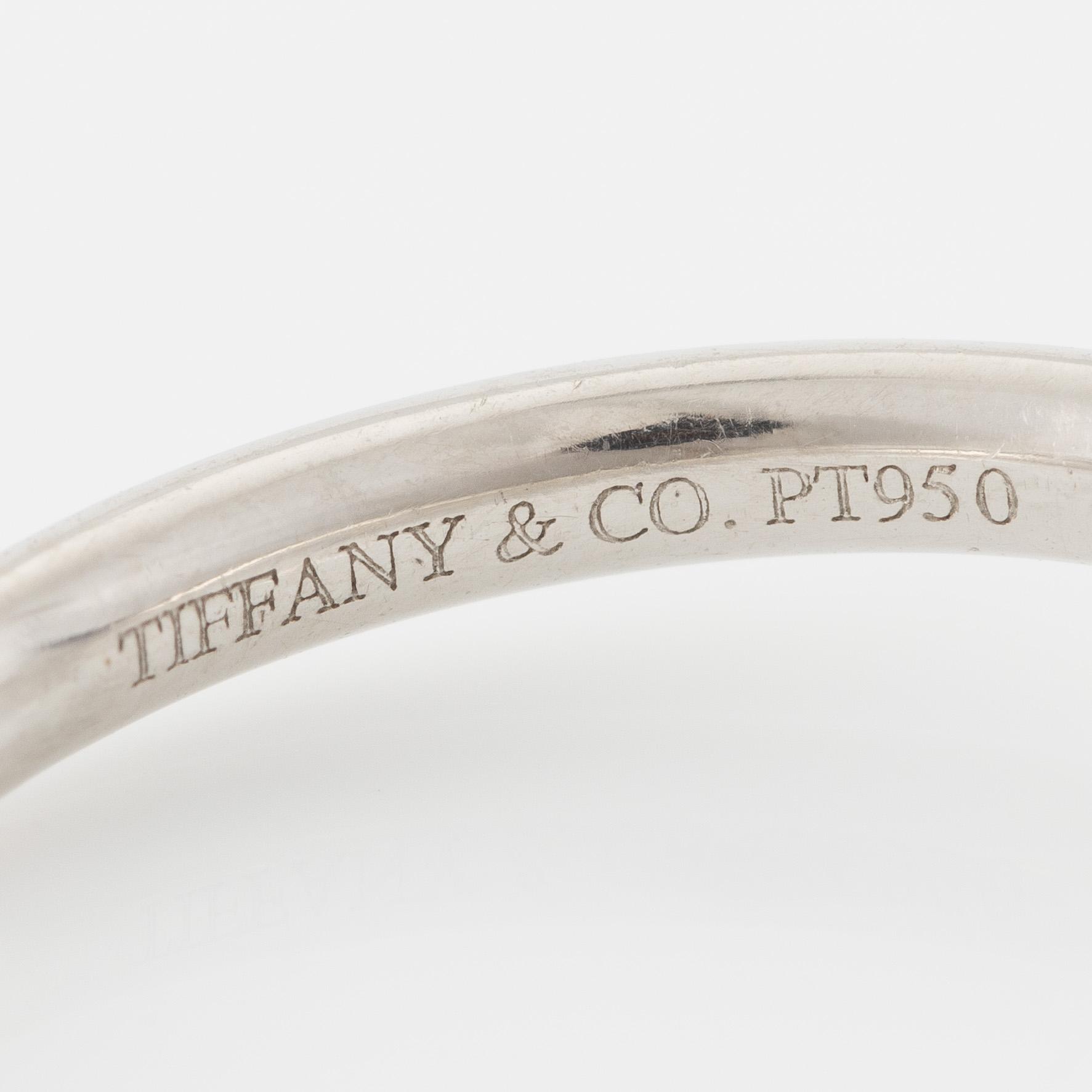 Elsa Peretti, Tiffany & Co, "Curved ring", platinum.
