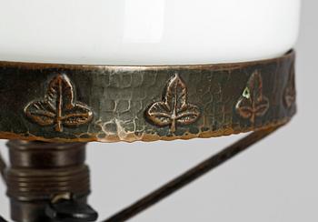 BORDSLAMPA, jugend, 1900-talets första hälft.