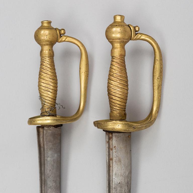 HUGGARE, 2 st, svenska, m/1748-1856 med mässingsfäste.