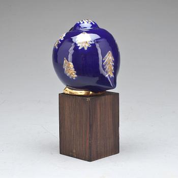 FIGURIN, stengods. Signerad Lisa Larson, Gustavsberg, 1900-talets andra hälft.