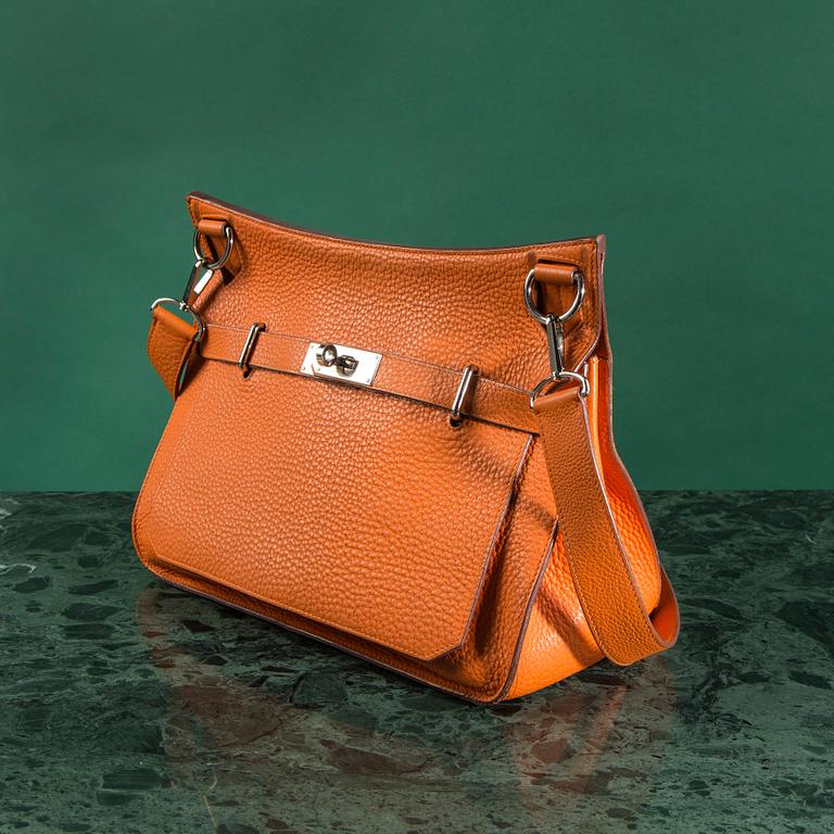 HERMÈS, an orange Clemence bullcalf "Jypsière" shoulder bag.