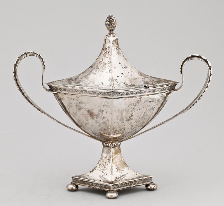 SOCKERSKÅL, silver, Berhard Herz AB, Stockholm 1912. Vikt ca 450 gram.