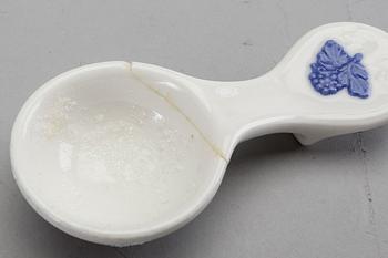 Servis 44 dlr "Blå Blom" Gustavsberg 1900-talets andra hälft porslin.