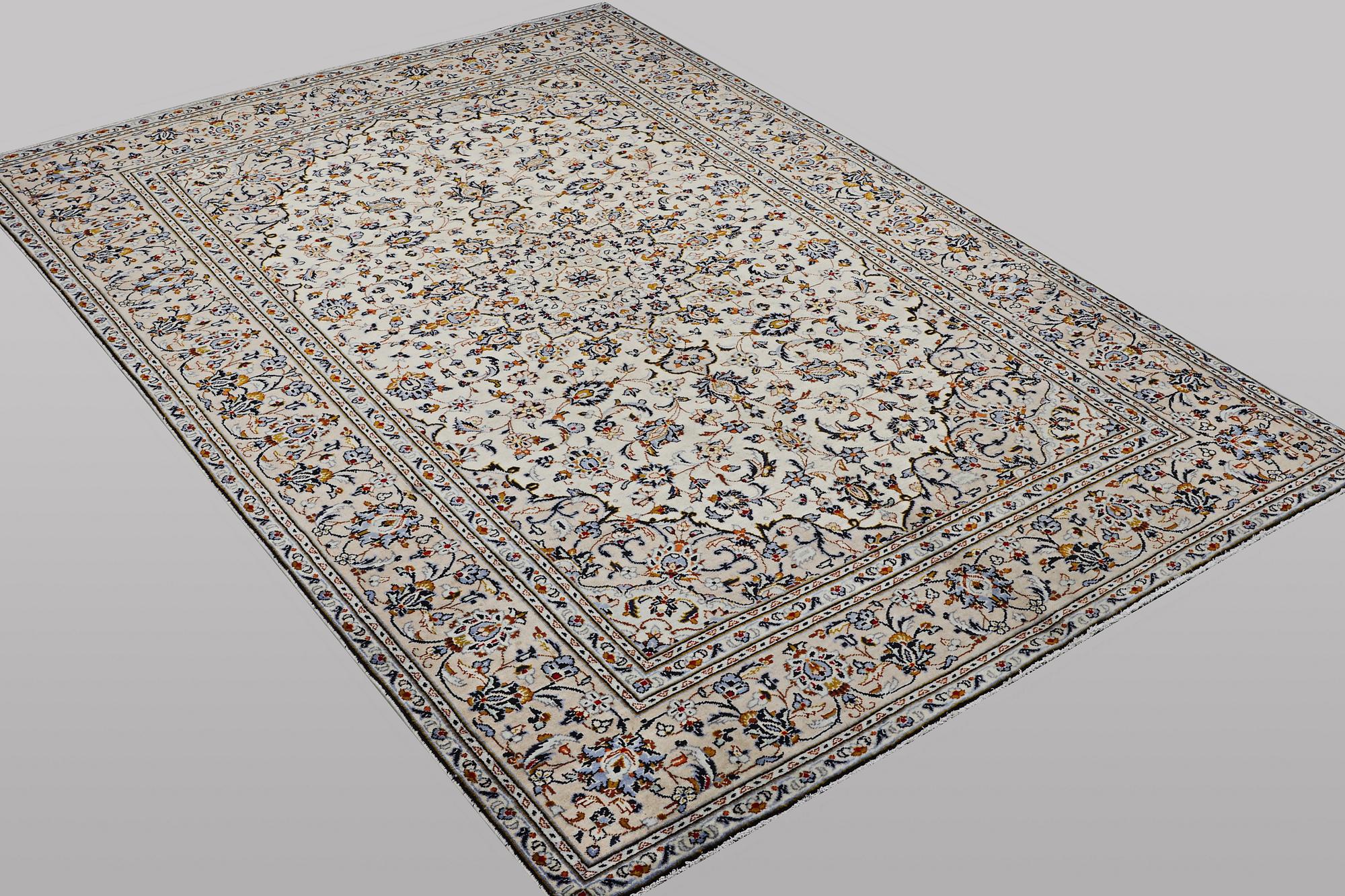 A carpet, Kashan, ca 283 x 194 cm.