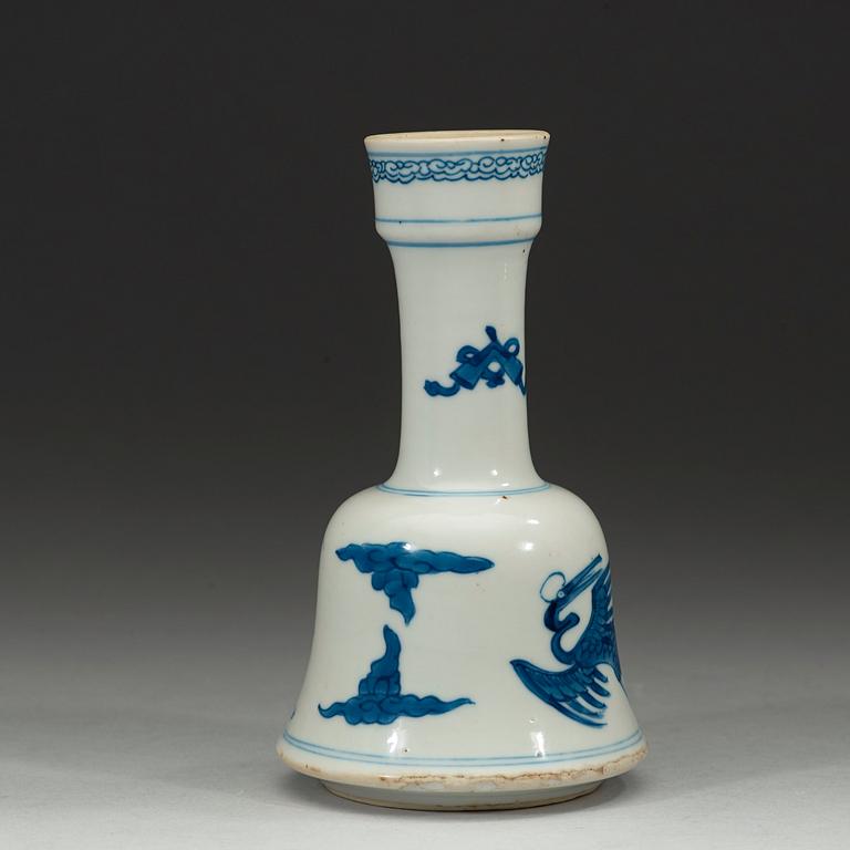 A blue and white Crane vase, Qing dynasty Kangxi (1662-1722).