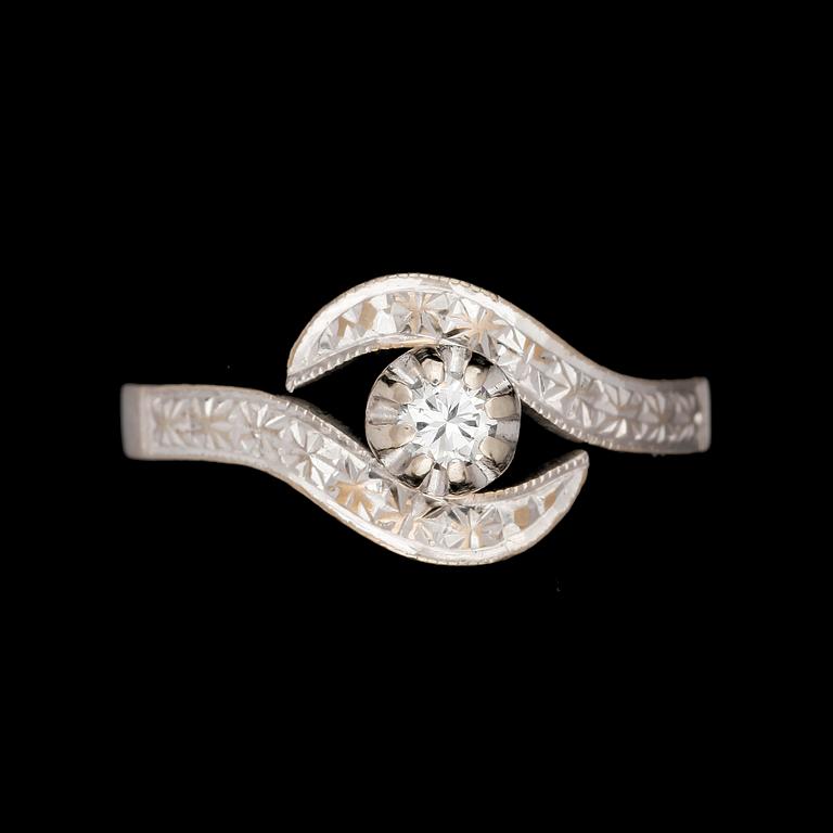 RING, 14k vitguld med briljantslipad diamant ca0,12ct. Vikt 3,4g.