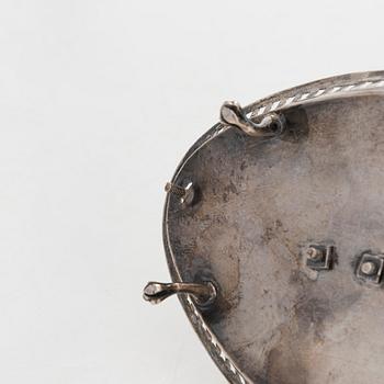 Kirjoituspöytäteline, hopeaa, Barcelona, todenn. 1800-luvun ensimmäinen kolmannes.