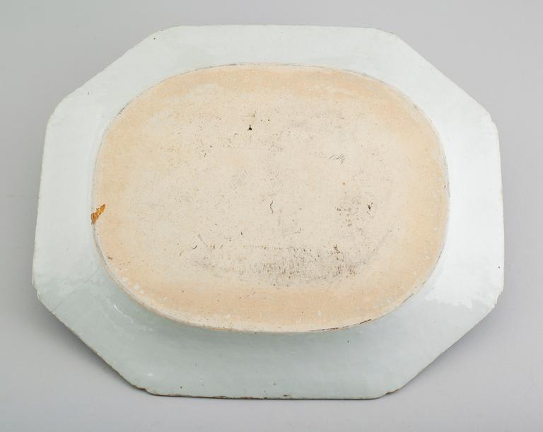 STEKFAT, porslin, Kina, Qianlong 1736-1795.
