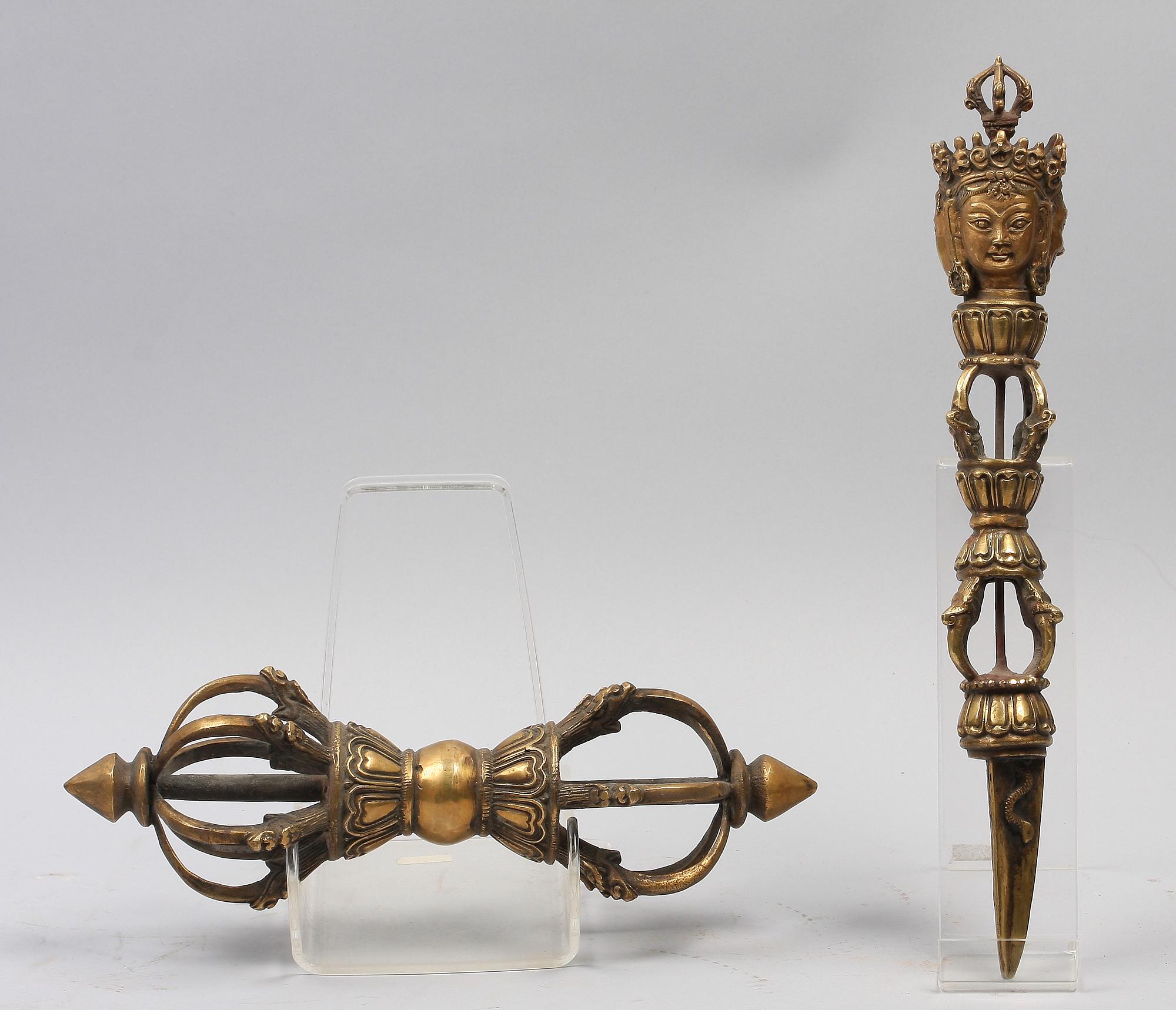 RELIGIÖSA FÖREMÅL, 2 st. Mässing. Tibet.