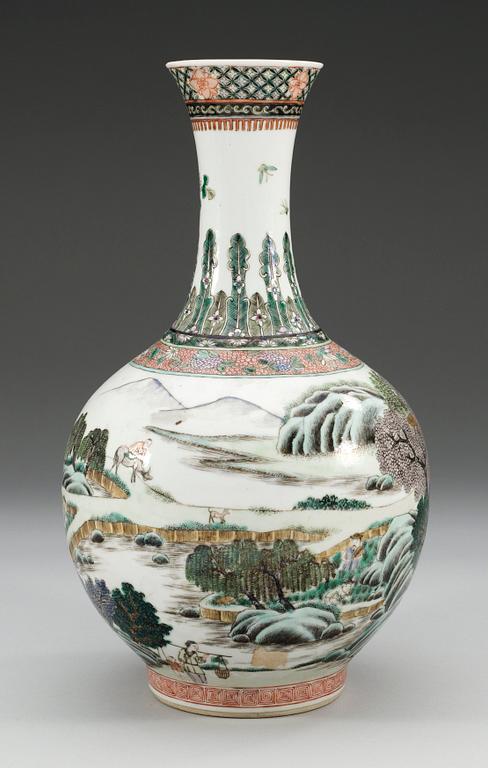 A famille verte vase, late Qing dynasty (1644-1912).