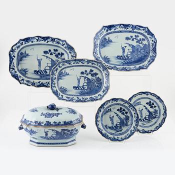 A 29-piece blue and white Chinese dinner service, Qianlong (1736-95).