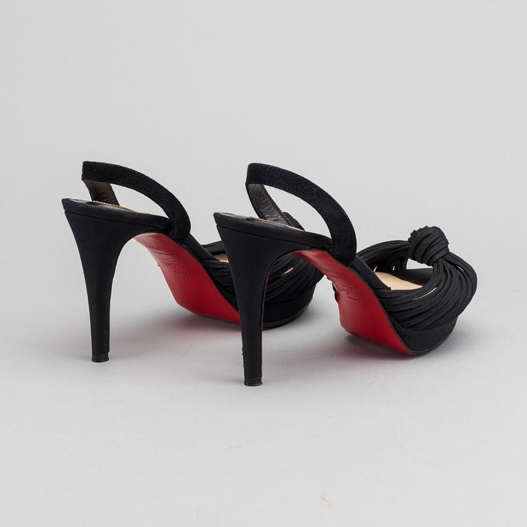 CHRISTIAN LOUBOUTIN. SKOR, ett par. Storlek 35,5.