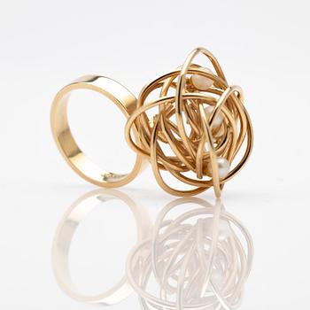 Ring, 18K guld med pärlor.