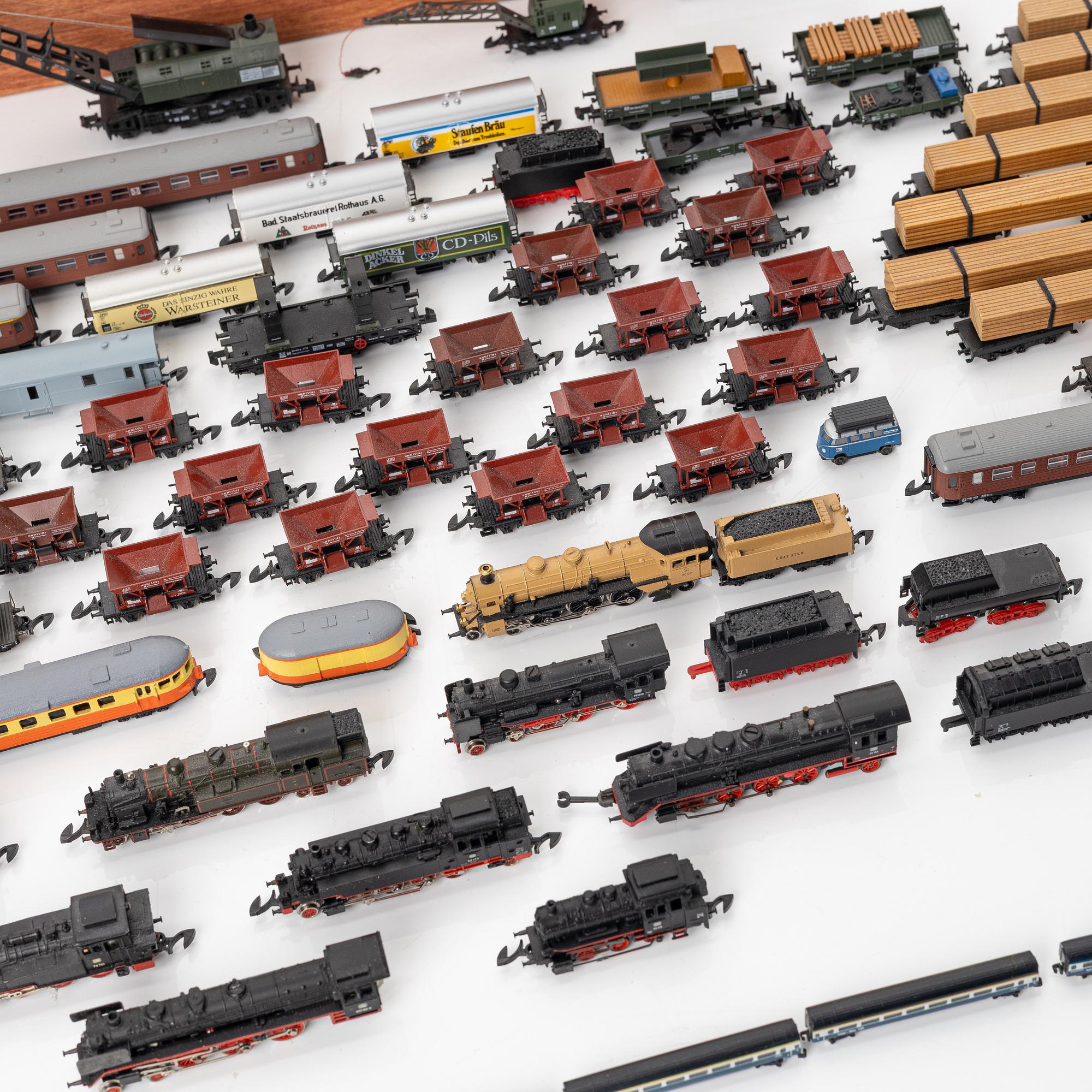 A collection of locomotives and carriages. Including Märklin, Z scale.