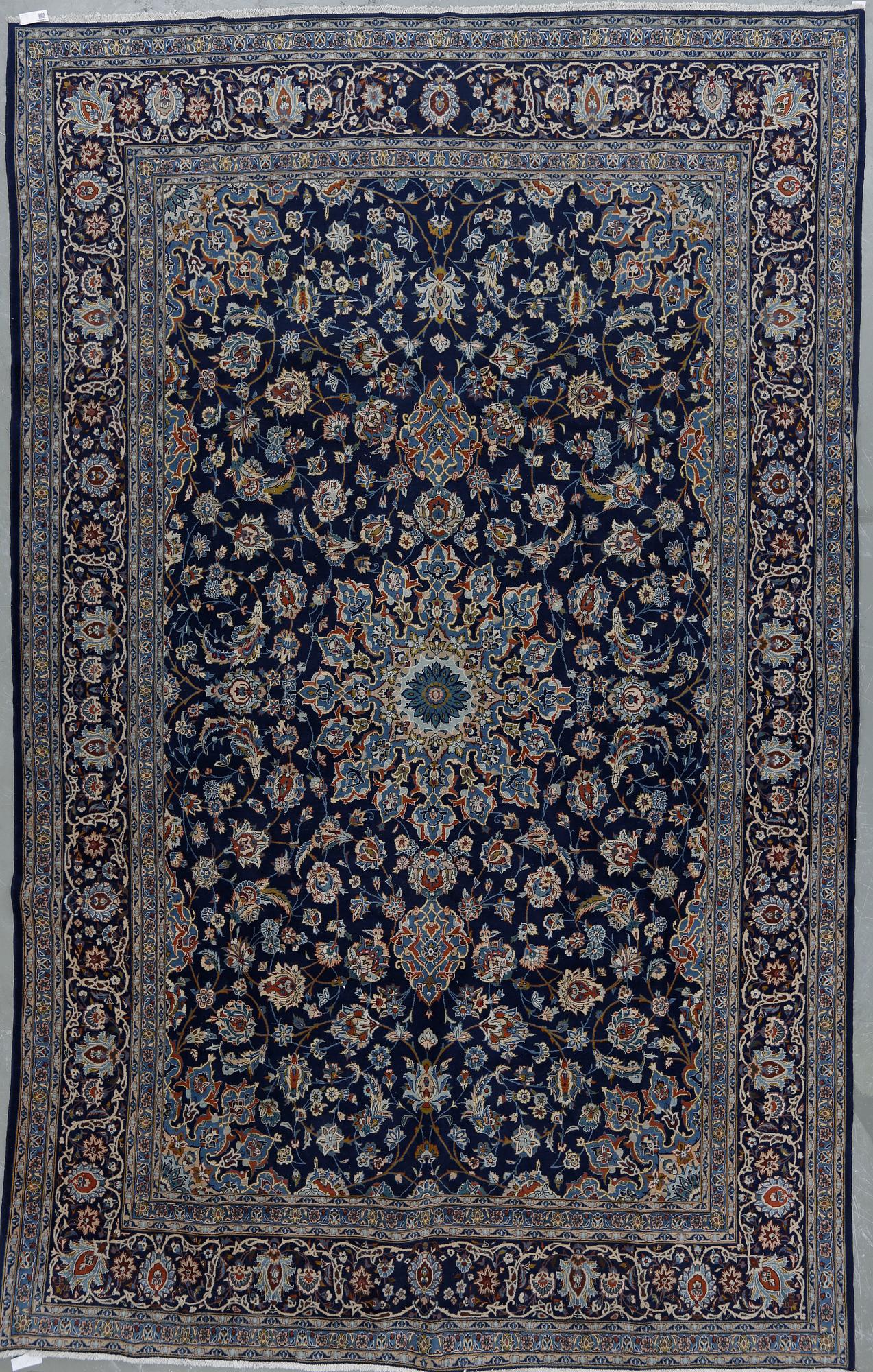 A Keshan carpet, ca. 465 x 294 cm.