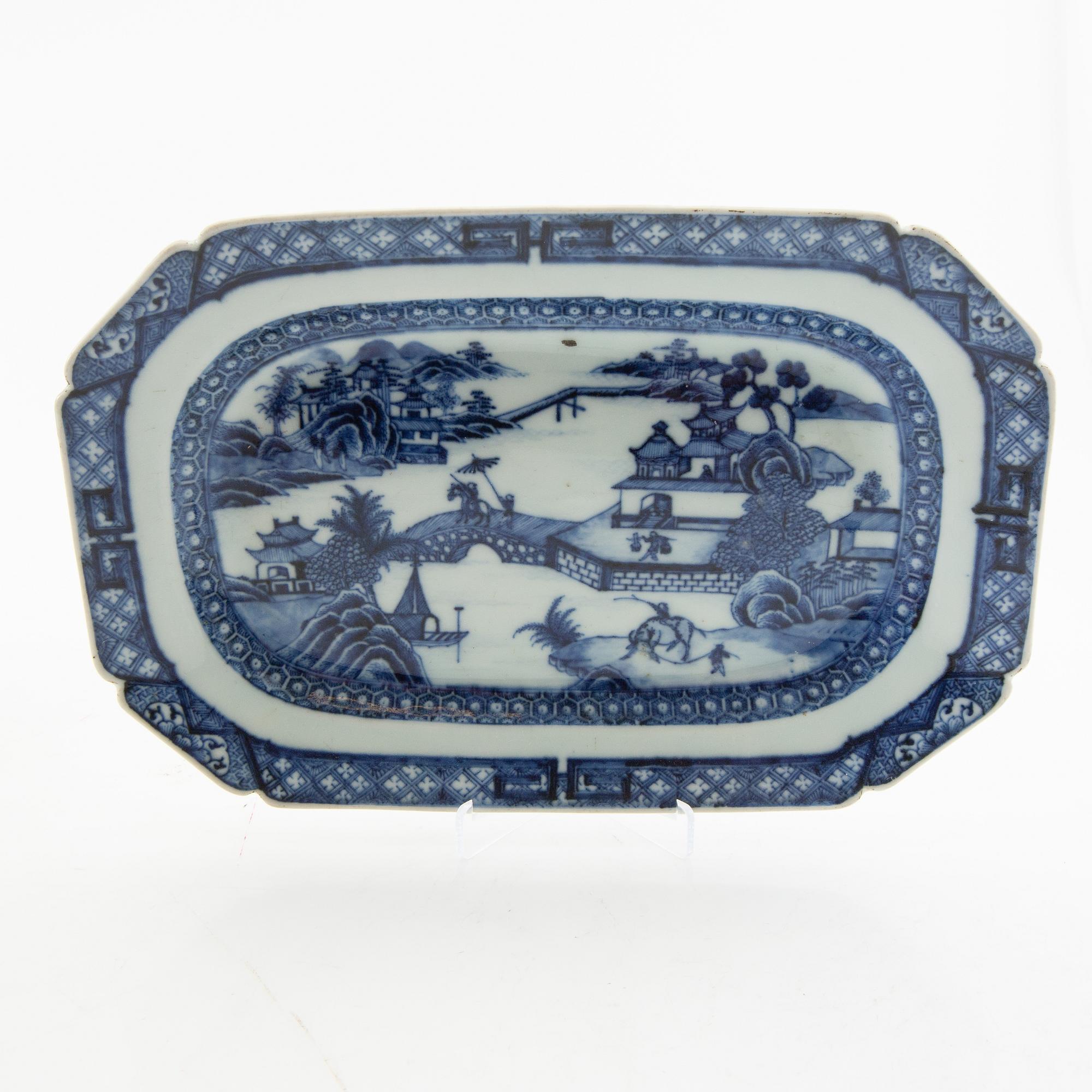 Serving dishes, 3 pcs, China Qianlong (1736-95), porcelain.