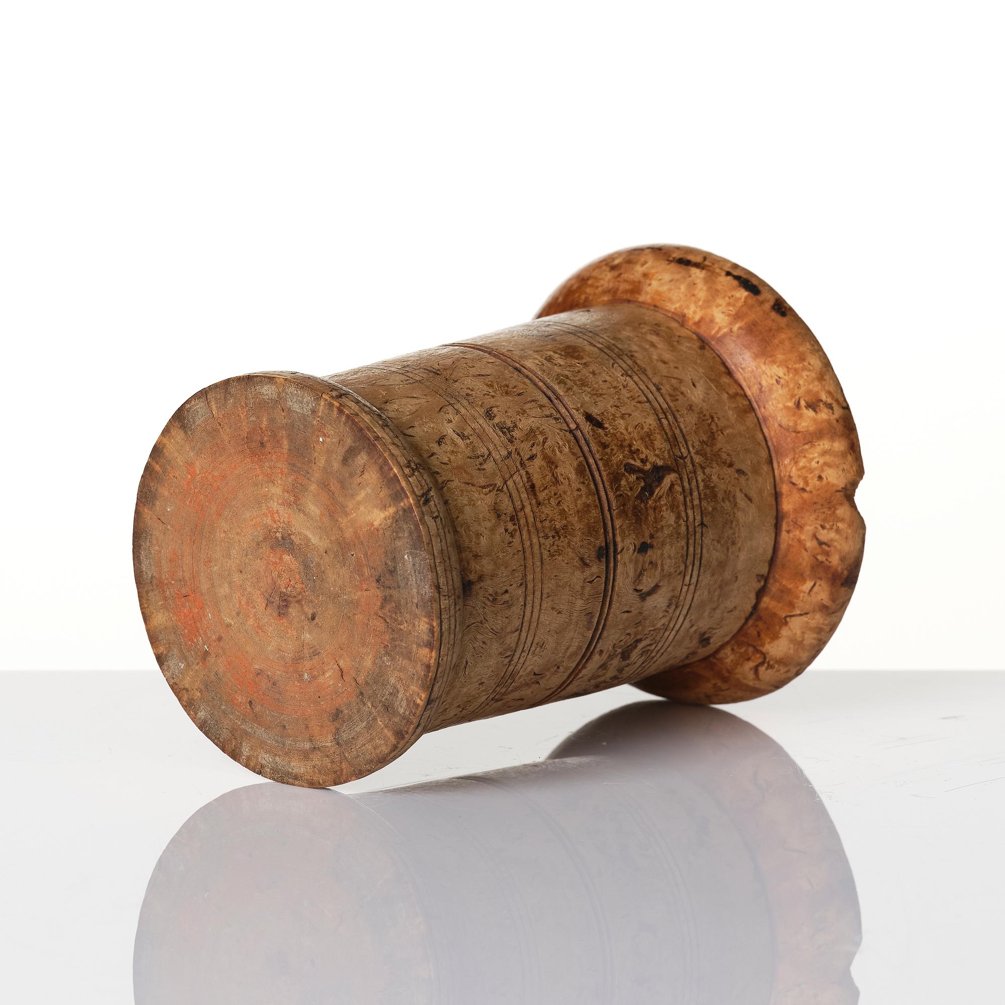 A birch sand caster, 18th/19th century.