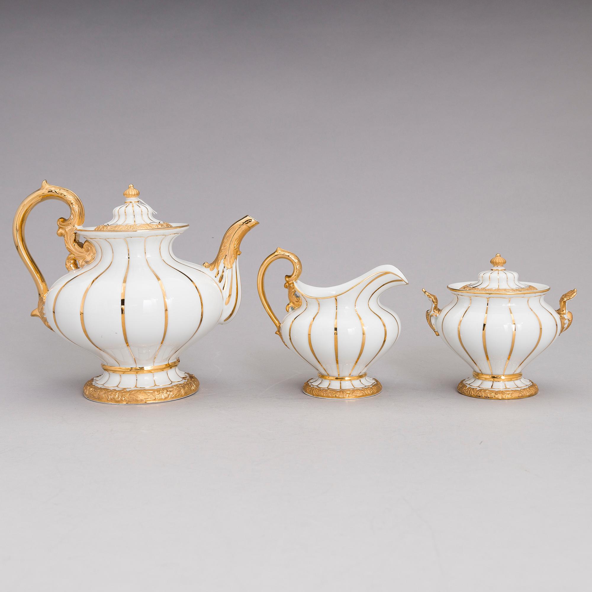 A 9-piece Meissen porcelain Tea set, Germany 20th century.