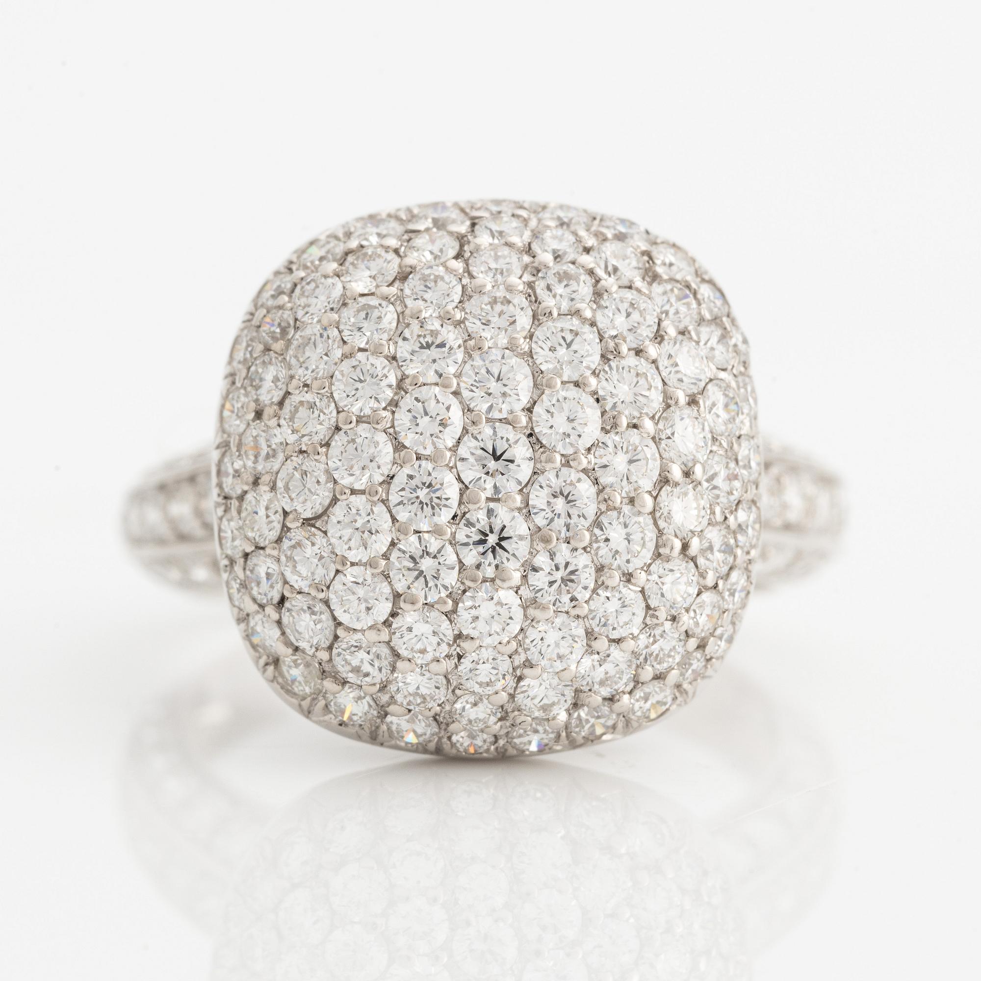 Ring, vitguld med briljantslipade diamanter.