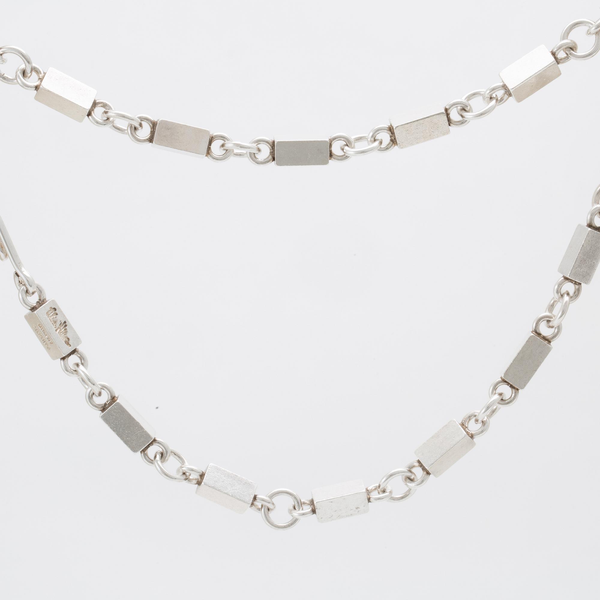 Wiwen Nilsson, halsband stavkedja samt ett örhänge silver Lund 1971 och 1973.