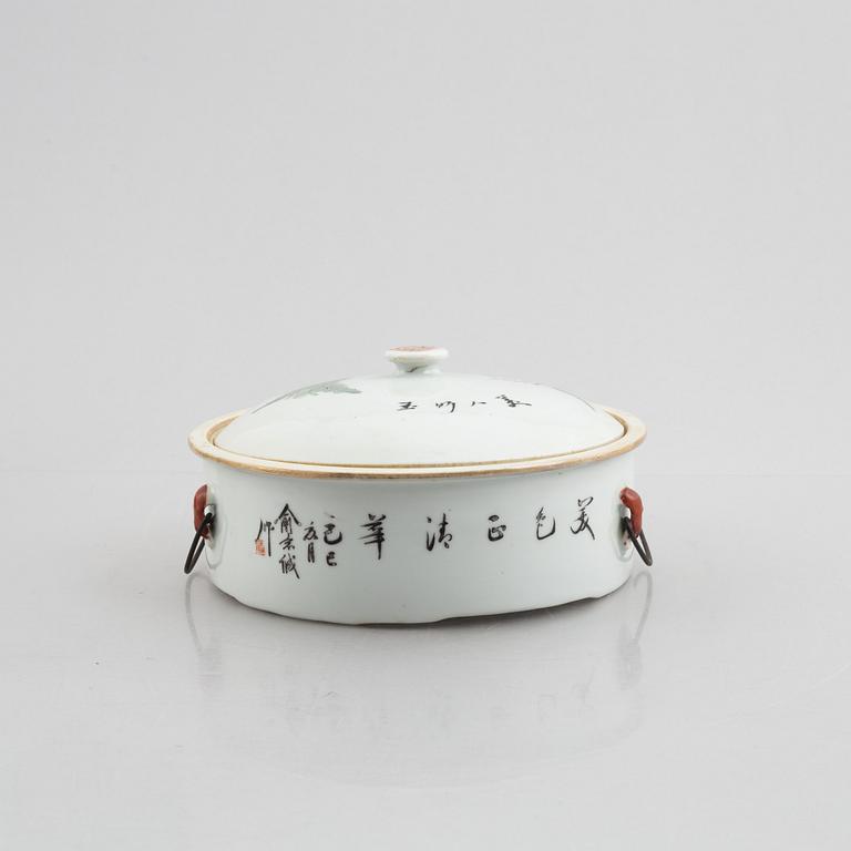 Karott med lock, porslin, Kina, sen Qing dynasti, 1800/1900-tal.