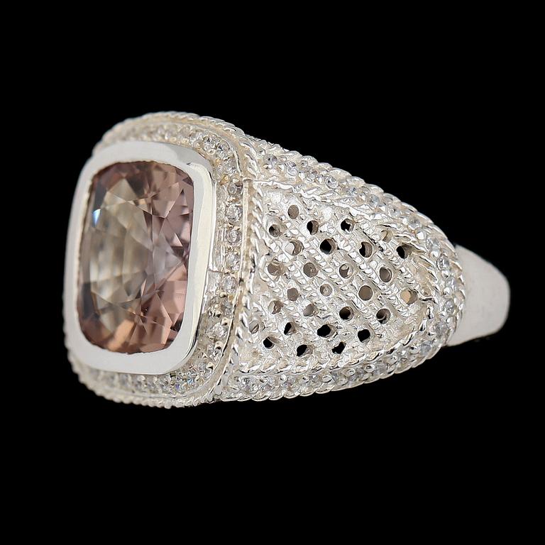 RING, sterlingsilver, vita safirer 0.82 ct, samt flerfärgad ametrine ca 13.60 ct.