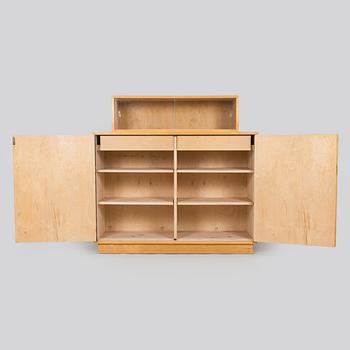 Aino Aalto, kaappi, malli 808 ja vitriini, malli 214 O.Y. Huonekalu- ja Rakennustyötehdas A.B. 1950-luvun alku.