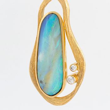 Ole Lynggaard necklace with opal and brilliant-cut diamonds.