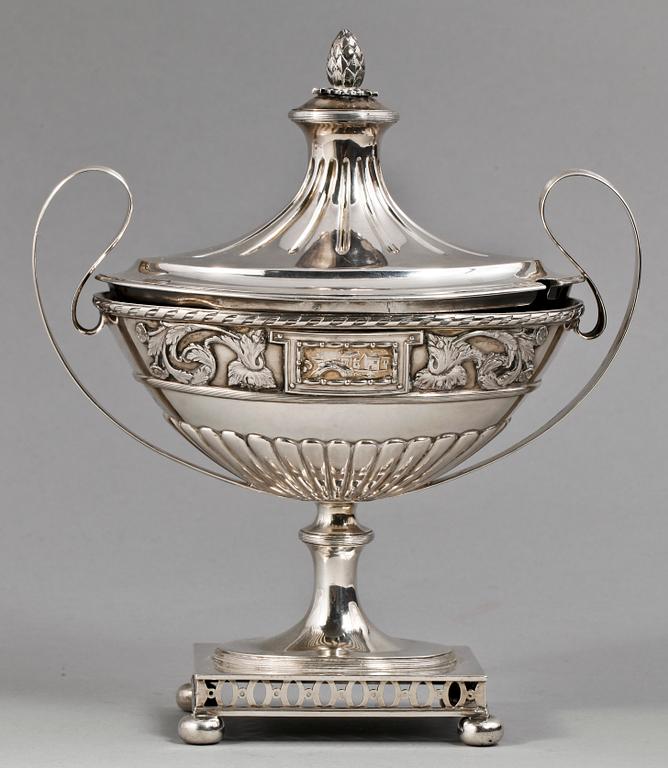 SOCKERSKÅL, silver, sengustaviansk stil, Samuel Pettersson Linköping 1891. Tot vikt ca 575 gram.