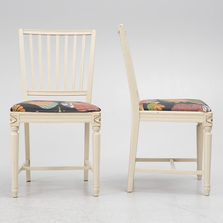 Dining table with six chairs, Gustavian style, second half of the 20th Century.