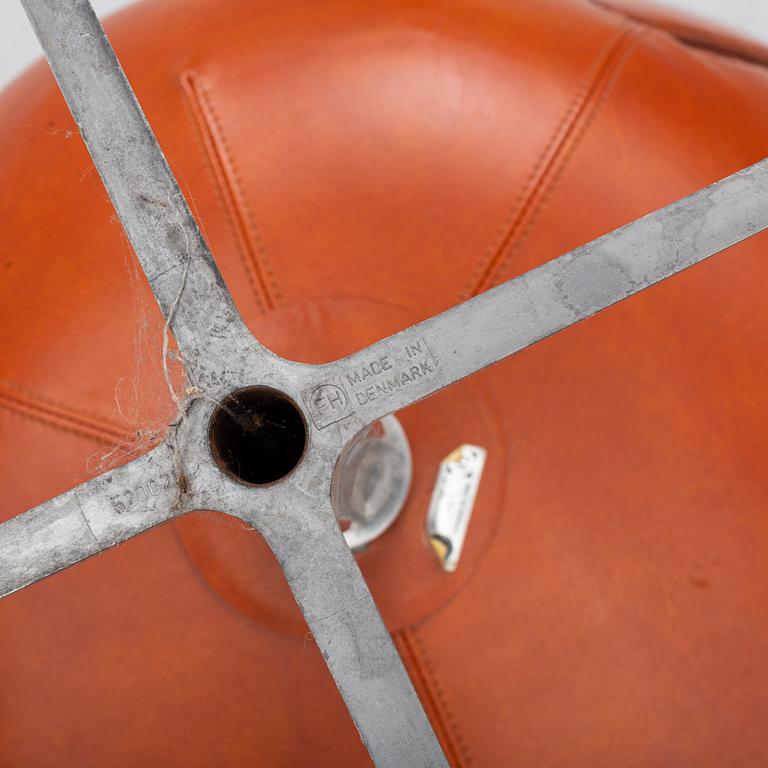 Arne Jacobsen, fåtöljer, ett par, "Svanen", Fritz Hansen, Danmark, 1968.