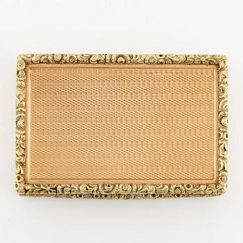 An european 14 carat gold box 'deux couleur', unmarked, probably Central Europe 19th century.