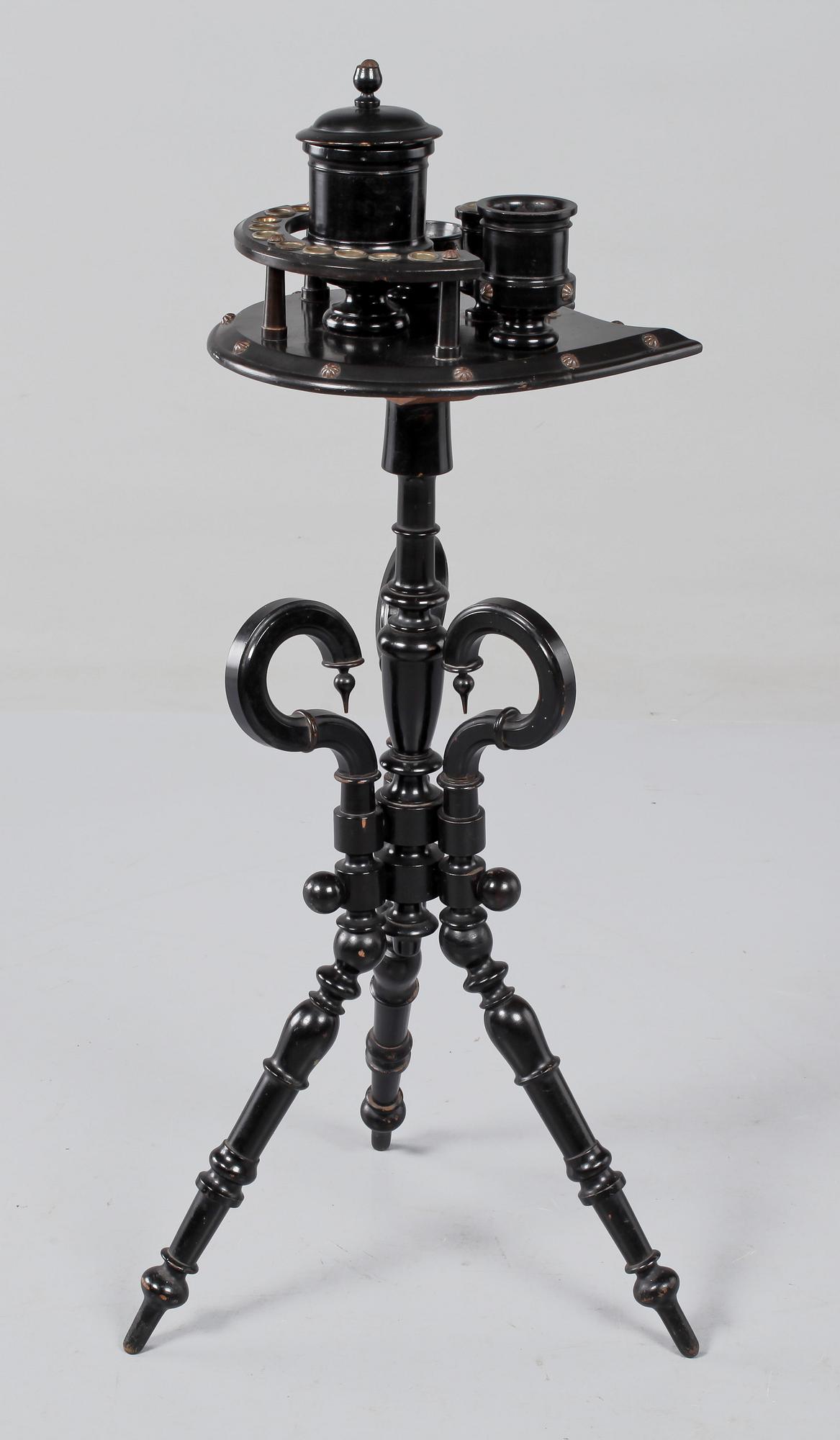 RÖKBORD, omkring sekelskiftet 1900.