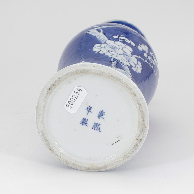 VAS, porslin, Kina, 1900-tal.