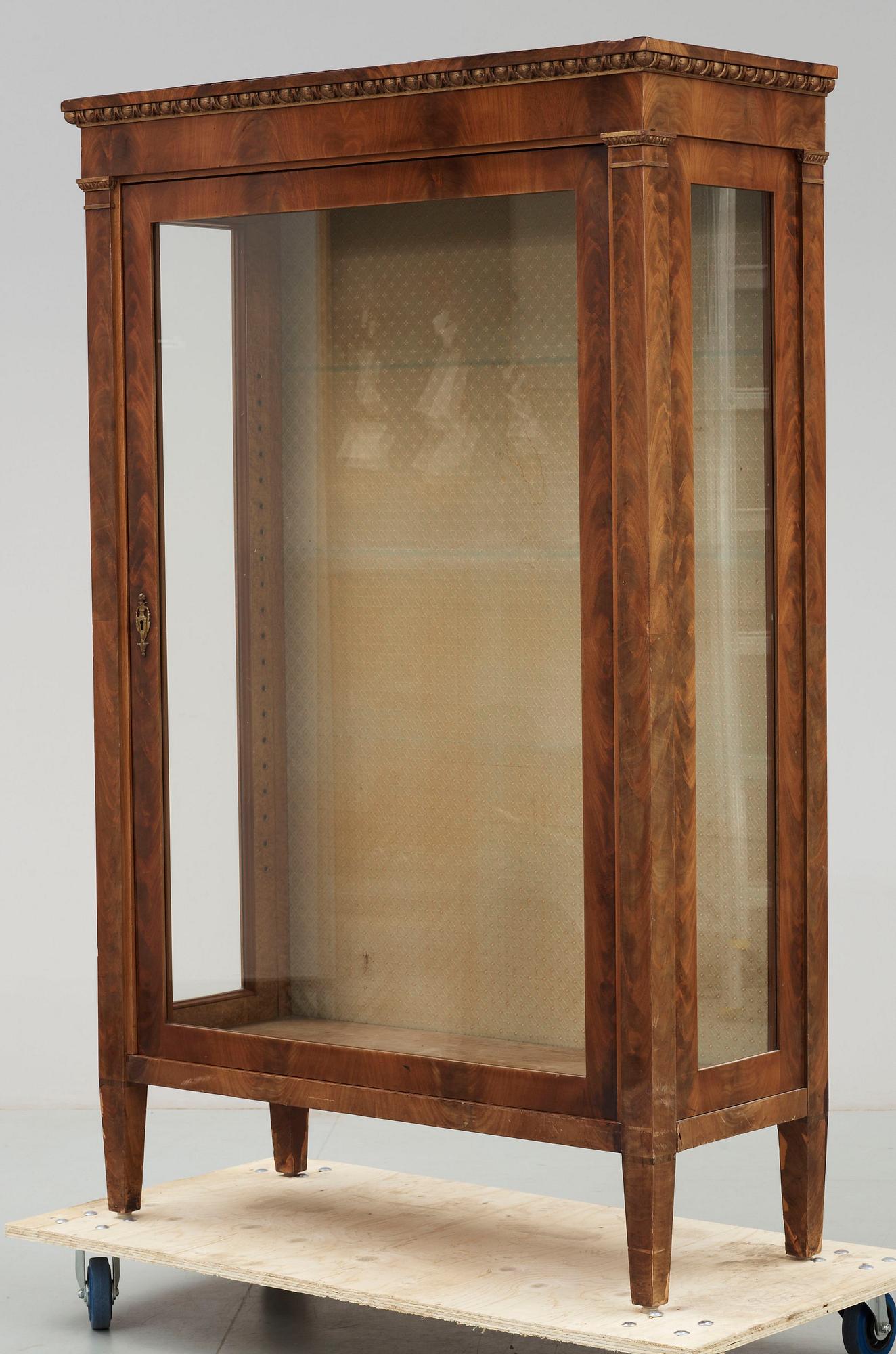 VITRINSKÅP, gustaviansk stil, 1800-tal.