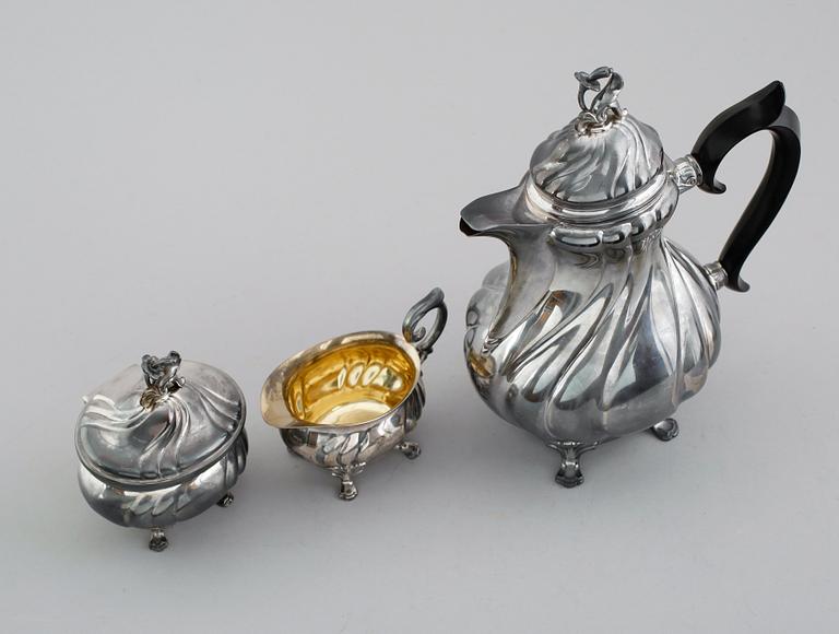 KAFFESERVIS, 3 delar, silver, CG Hallberg, Stockholm 1955-57. Vikt ca 842 gram.