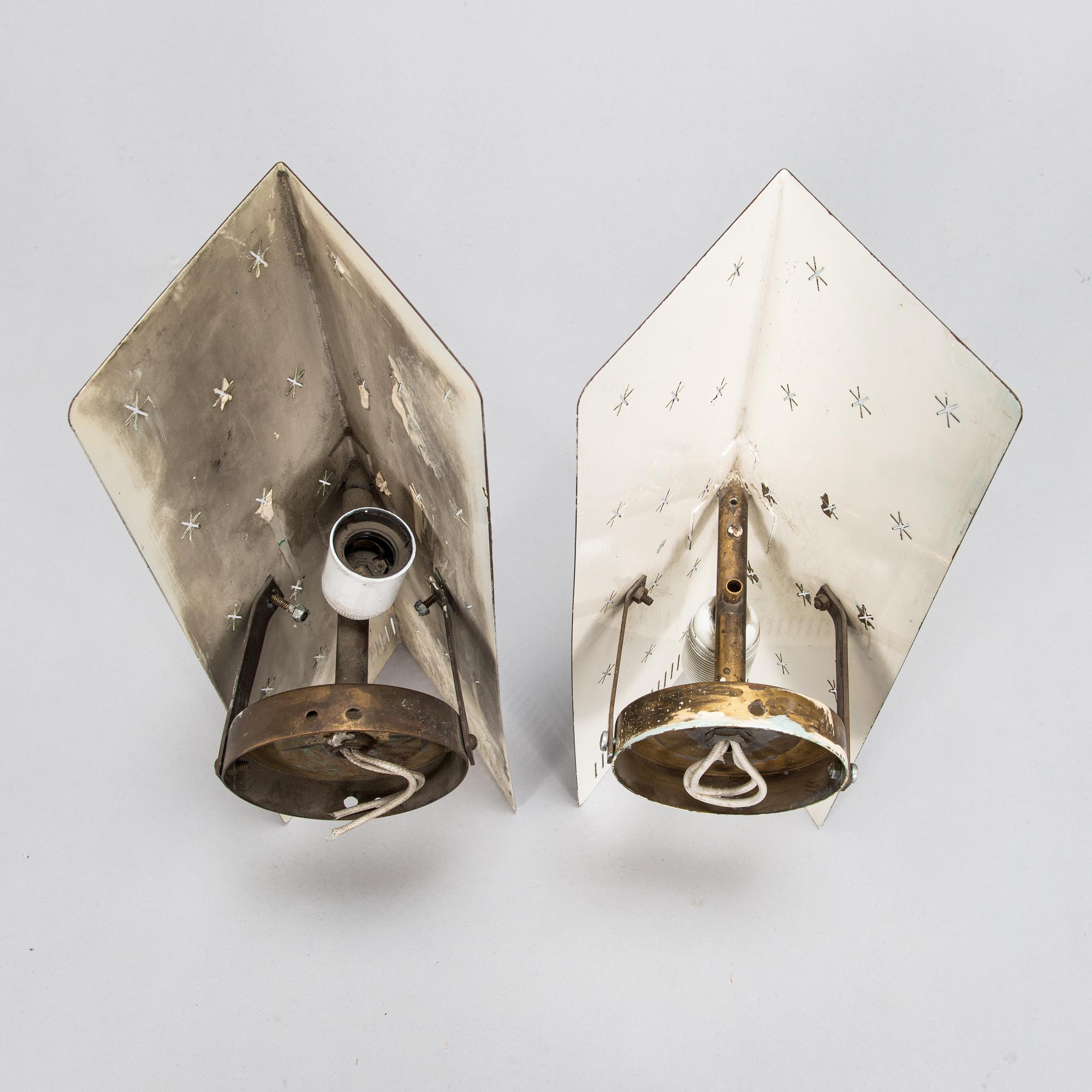 Paavo Tynell, A pair of mid-20th century '10330' wall lamps for Taito, Finland. mid-20th century.