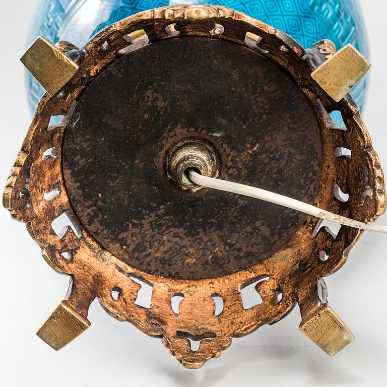 BORDSLAMPA, porslin, Kina, 1900-talets första hälft.