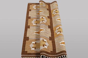 Ingegerd silow, a flat weave carpet, signed IS, ca 228 x 167 cm.