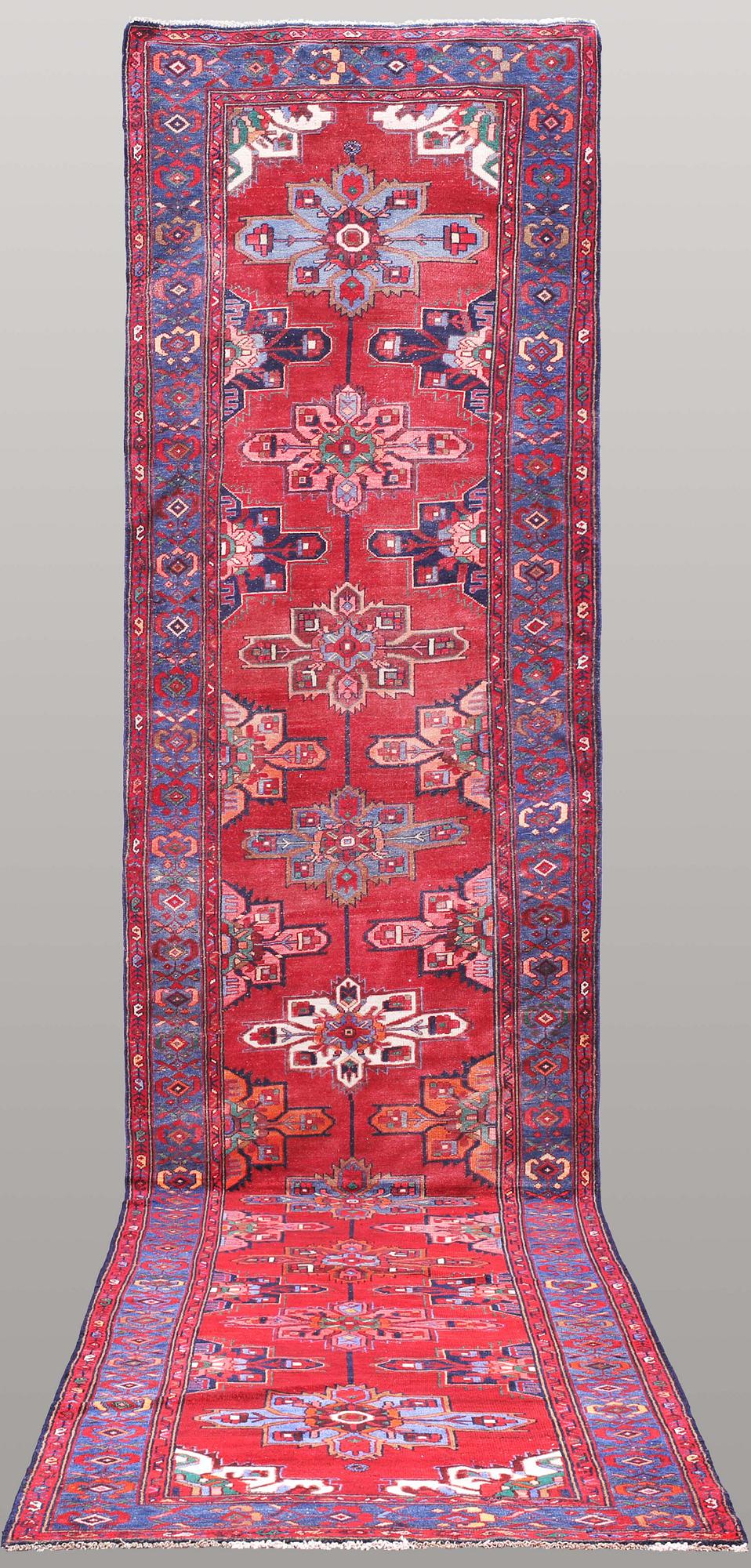 Malayer, ca 495 x 117 cm.