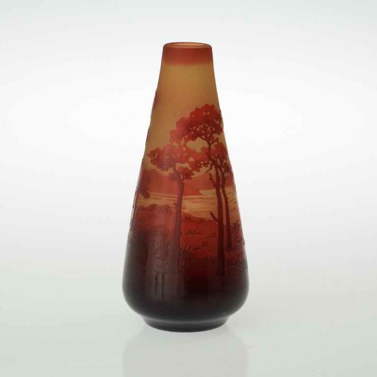 A d'Argental Art Nouveau cameo glass vase, France, early 20th century.