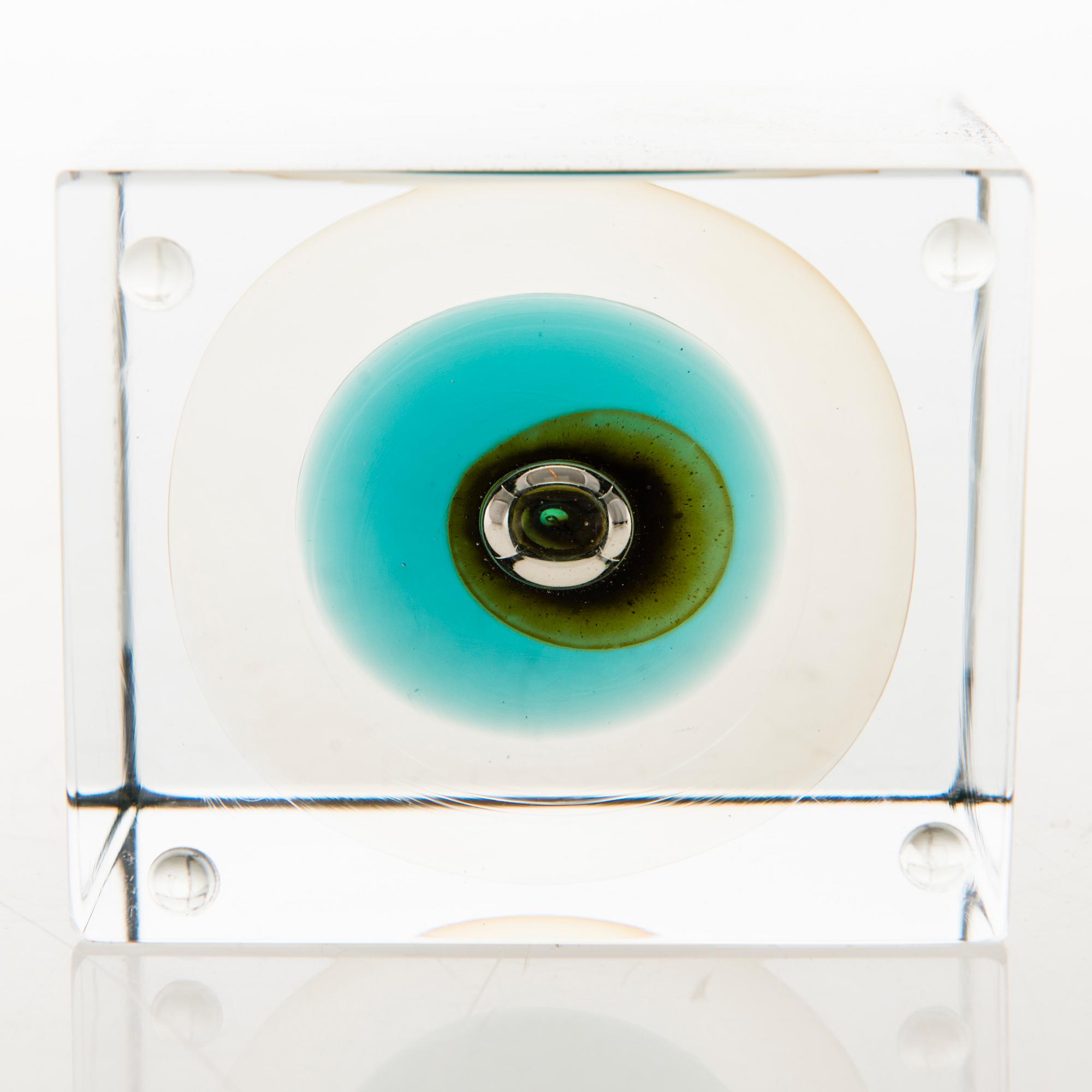 OIVA TOIKKA, An annual glass cube, signed Oiva Toikka Nuutajärvi 1983 and numbered 627/2000.