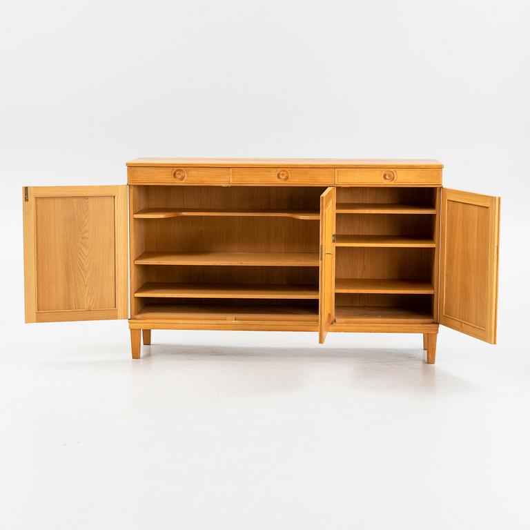 Carl Malmsten, sideboard, "Herrgården", Bodafors, 1900-talets andra hälft.
