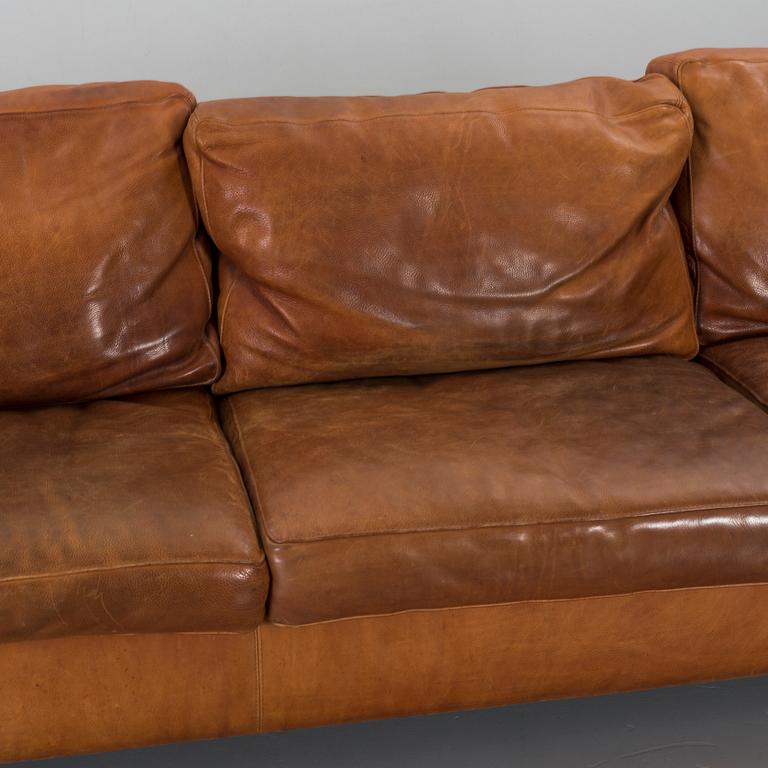 A MOLINARI LEATHER SOFA, end of 20th century.