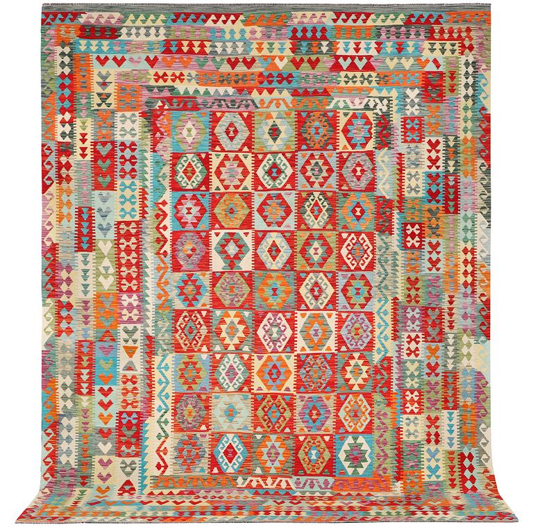 A Kilim carpet, c. 371 x 272 cm.
