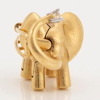 An Ole Lynggaard elephant clasp in 18K gold.