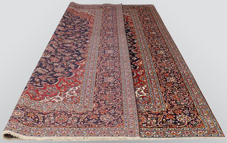 A carpet, Kashan, ca 424 x 304 cm.